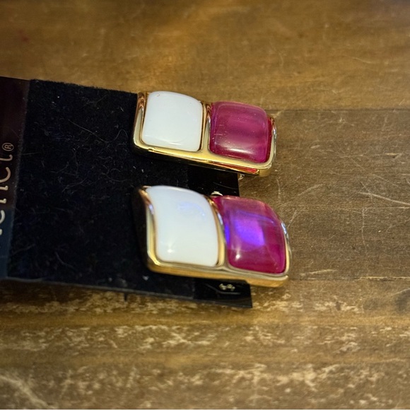 Vintage Monet gold tone pink and white tile clip on earrings - Picture 3 of 4